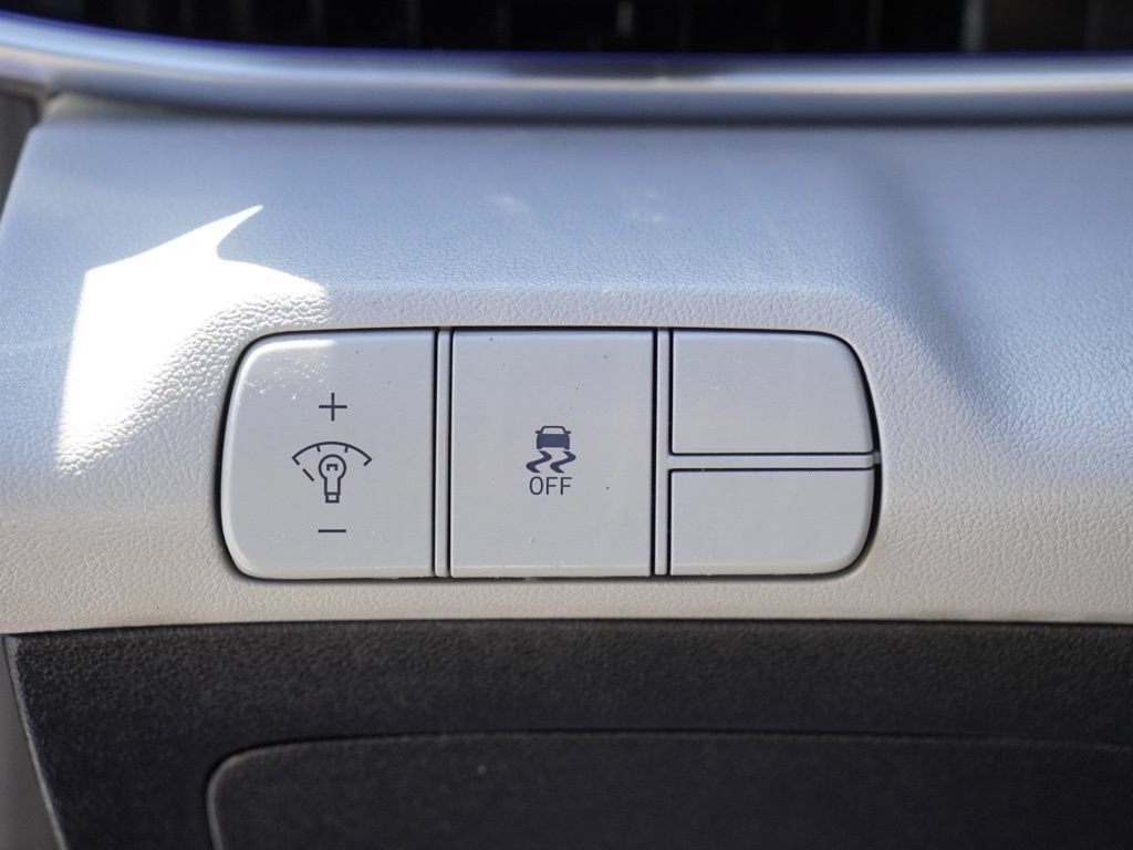 Used 2024 Hyundai Elantra Limited FWD image 13