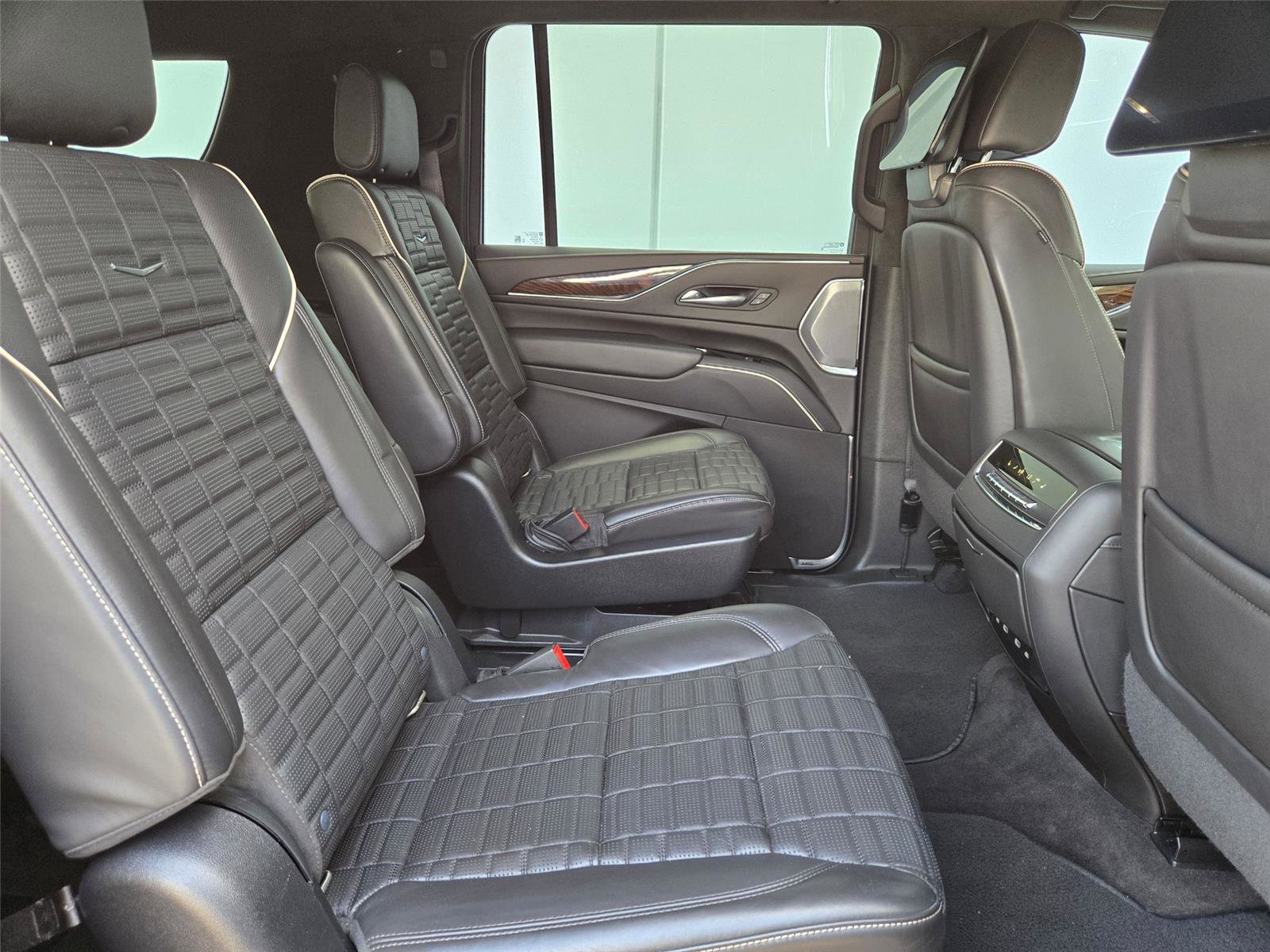 Used 2022 Cadillac Escalade ESV Sport Platinum AWD/4WD image 31