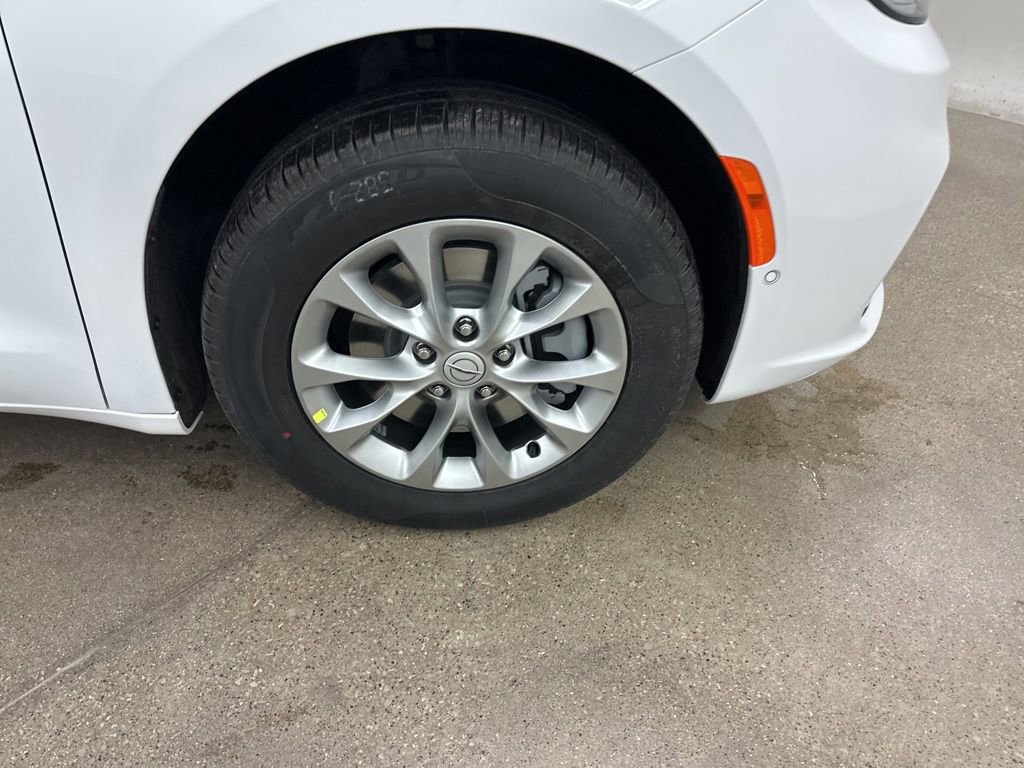 New 2026 Chrysler Pacifica Limited image 13