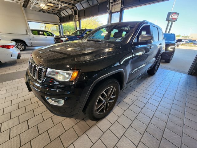 Used 2022 Jeep Grand Cherokee Limited w/ Tech Group AWD/4WD image 3