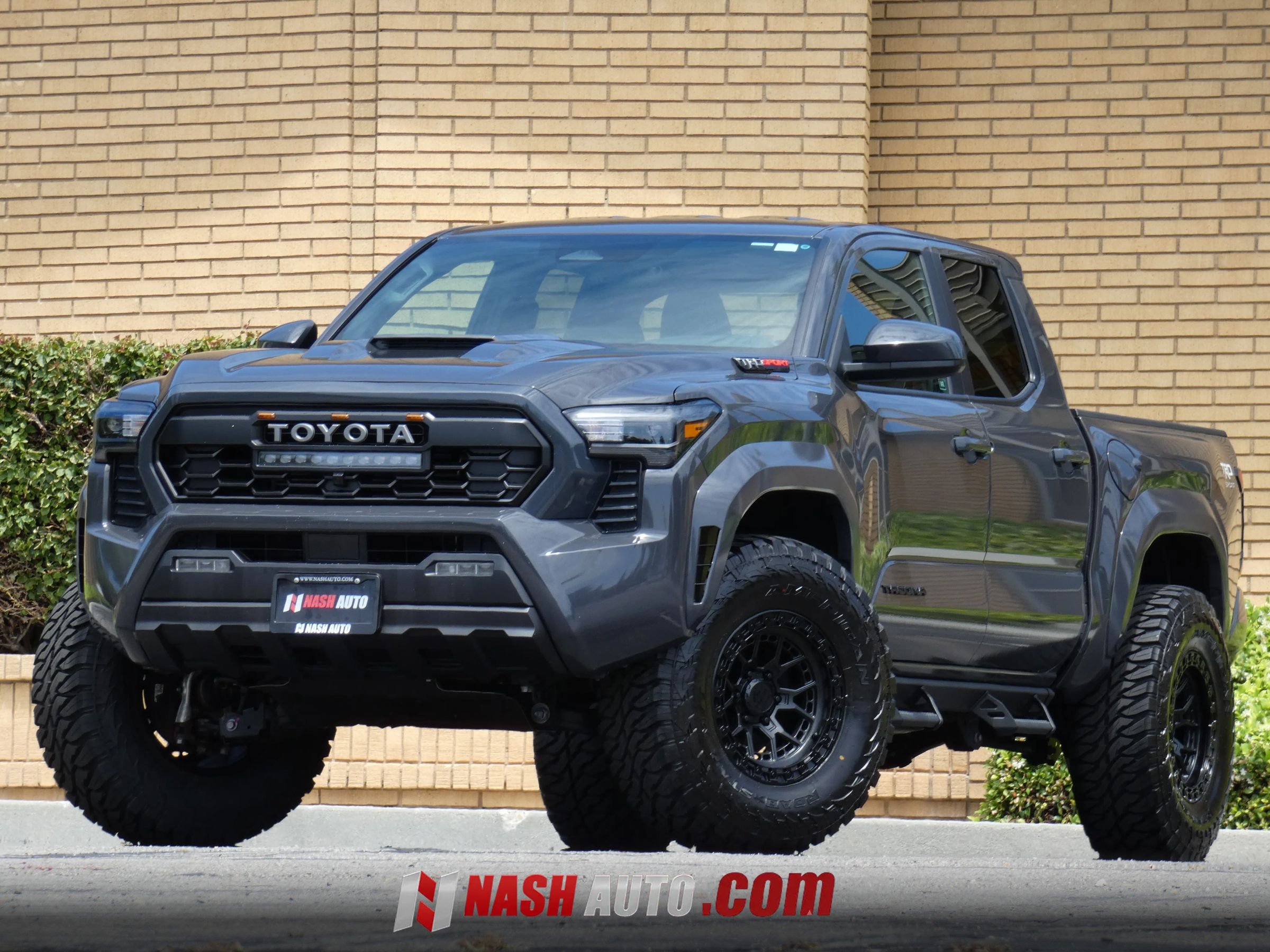 Used 2025 Toyota Tacoma TRD Sport AWD/4WD image 8