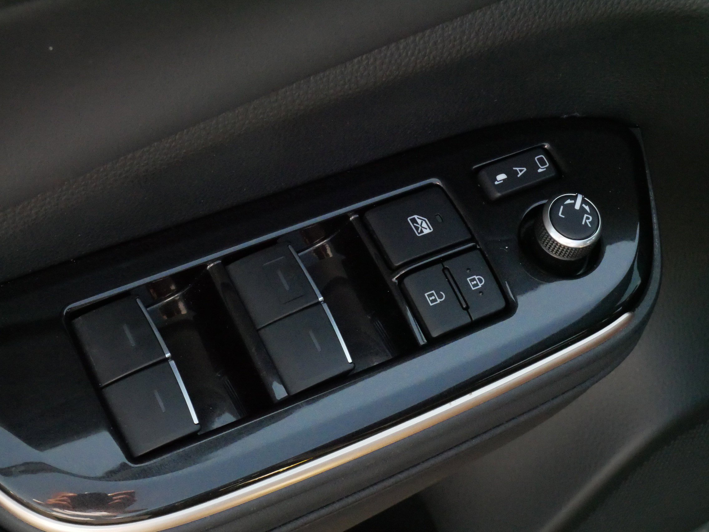 Certified 2025 Toyota Crown AWD/4WD image 19