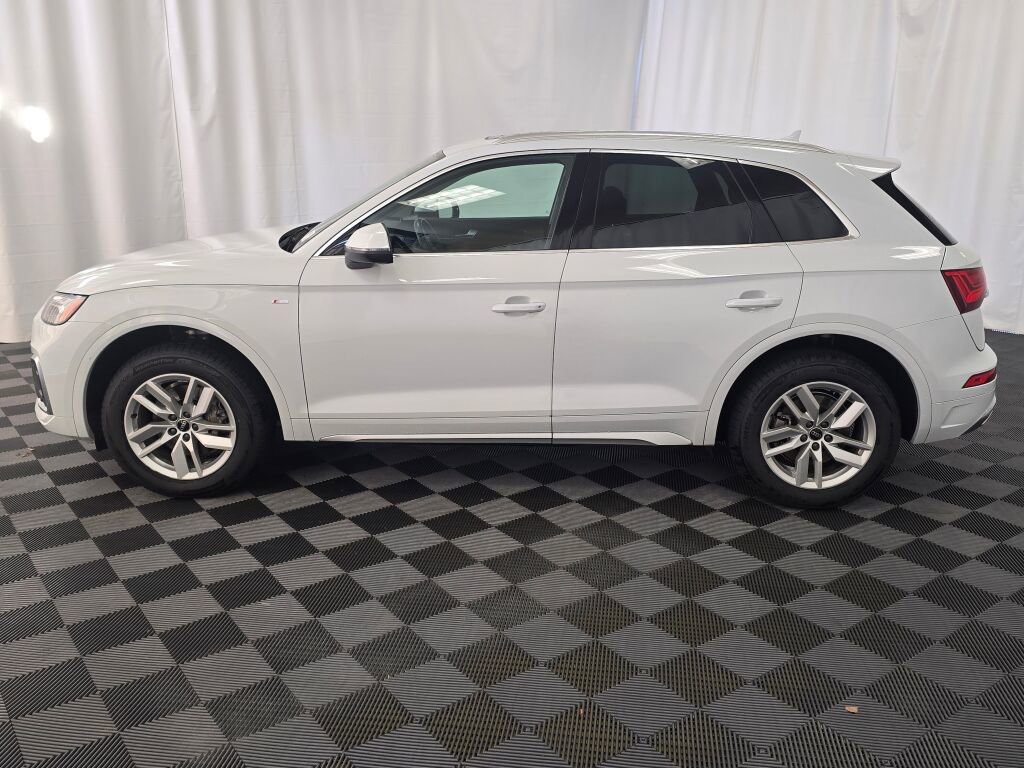 Used 2022 Audi Q5 2.0T Premium w/ Convenience Package image 3