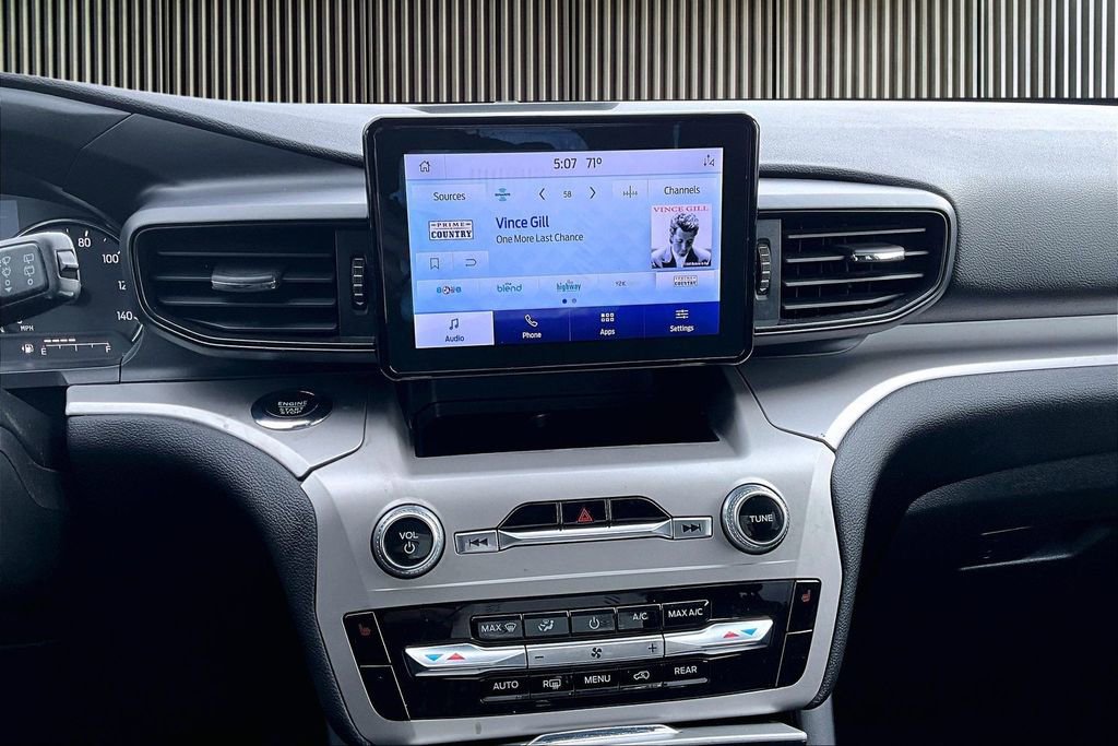 Used 2022 Ford Explorer XLT image 7