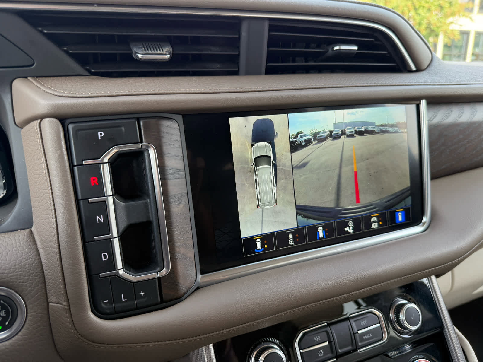 Used 2022 GMC Yukon Denali image 16