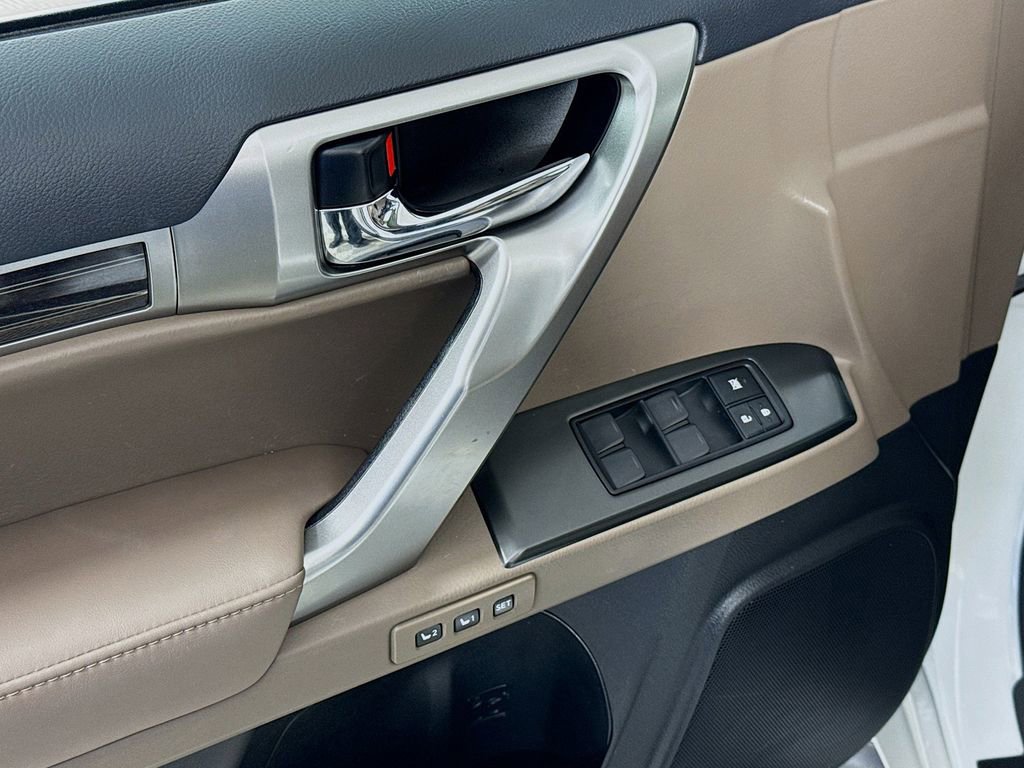 Used 2023 Lexus GX 460 Luxury image 18
