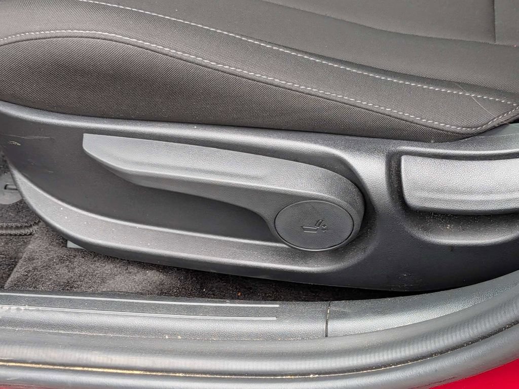 Used 2025 Hyundai Elantra Sport FWD image 18
