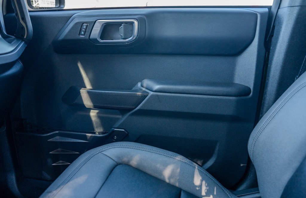 Used 2025 Ford Bronco Badlands image 13