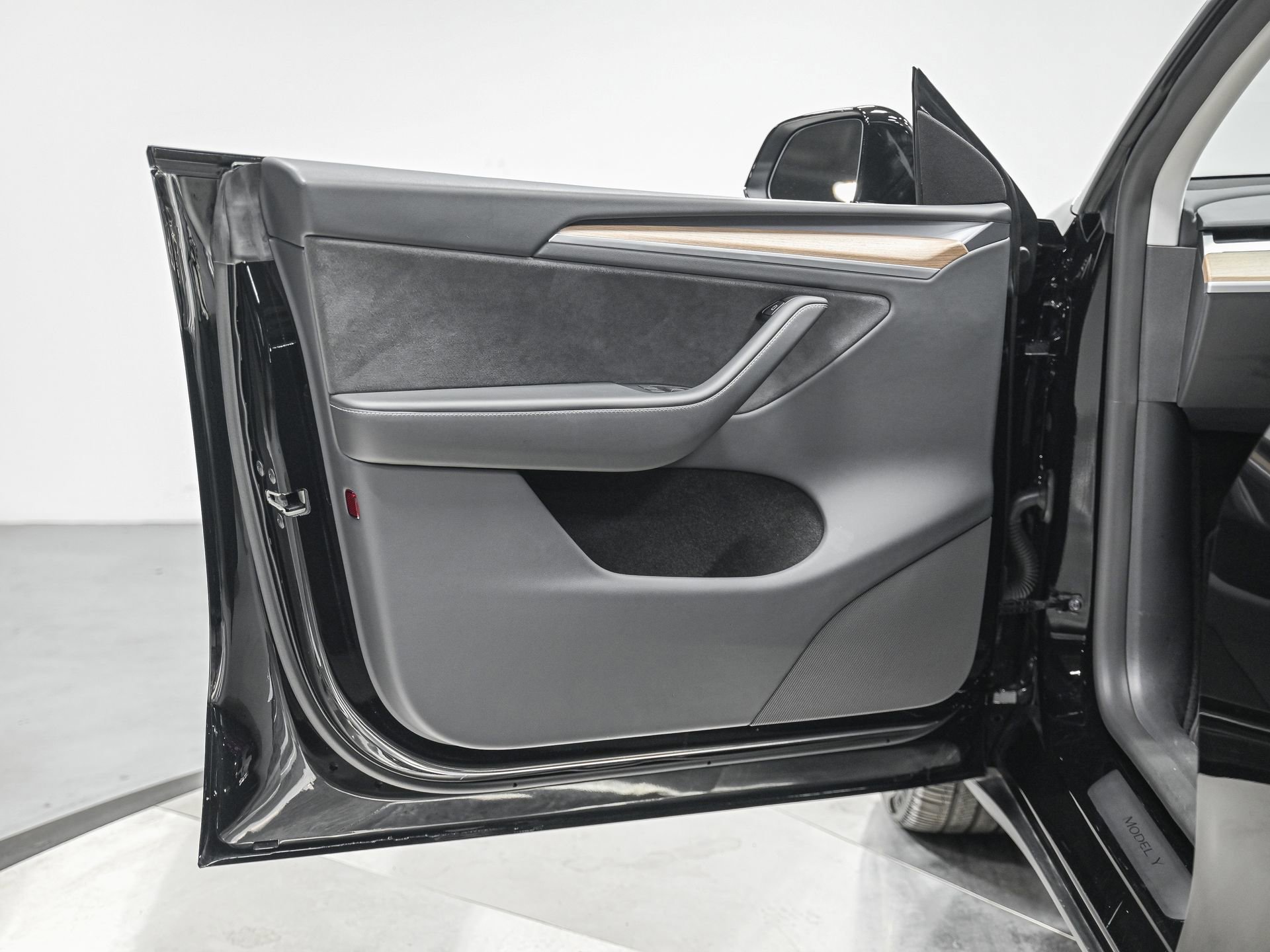 Used 2023 Tesla Model Y Long Range image 13