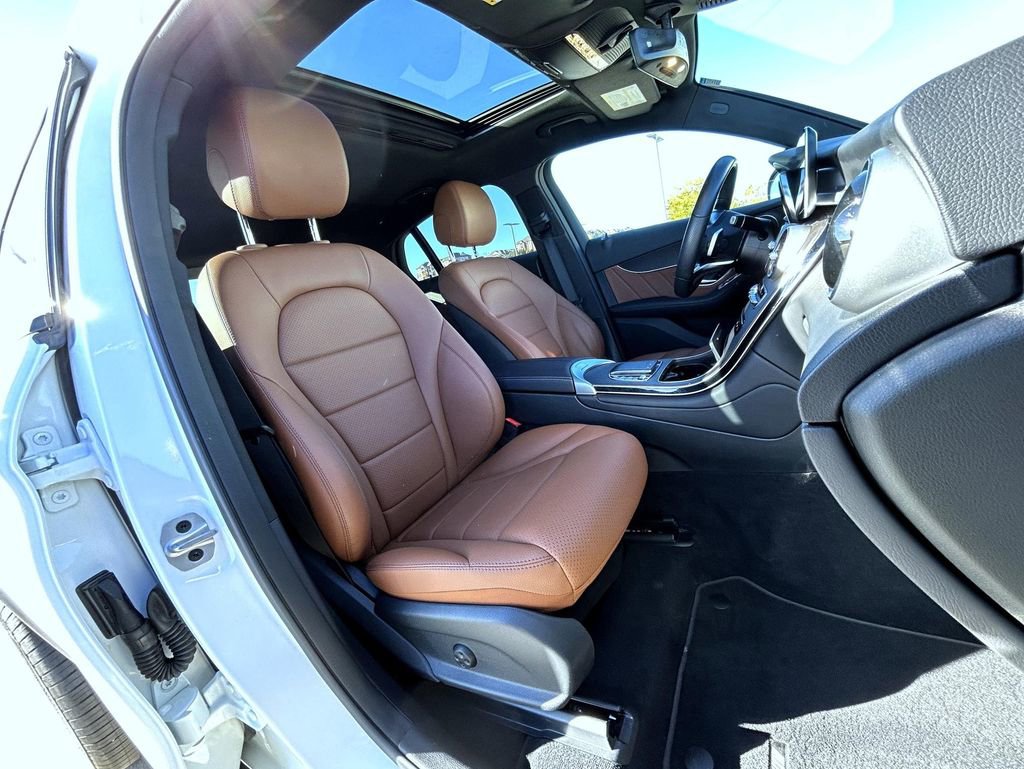 Used 2021 Mercedes-Benz GLC 300 4MATIC Coupe image 15