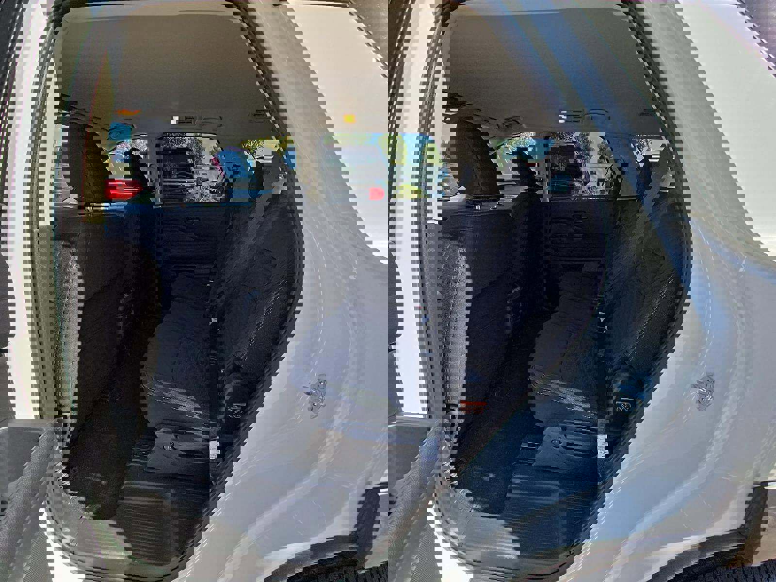 Used 2025 Nissan Pathfinder SV image 11