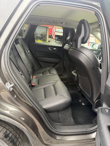 Used 2018 Volvo XC60 T5 Momentum w/ Convenience Package AWD/4WD image 12