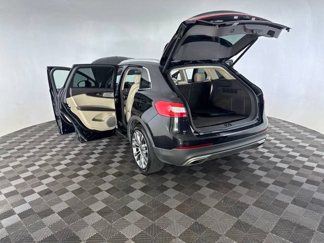 Used 2017 Lincoln MKX Reserve w/ Luxury Package AWD/4WD image 18