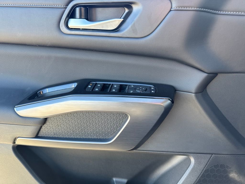 New 2026 Nissan Pathfinder SL FWD image 17
