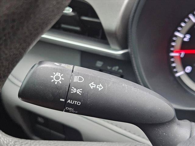 Used 2021 Toyota Highlander L FWD image 9