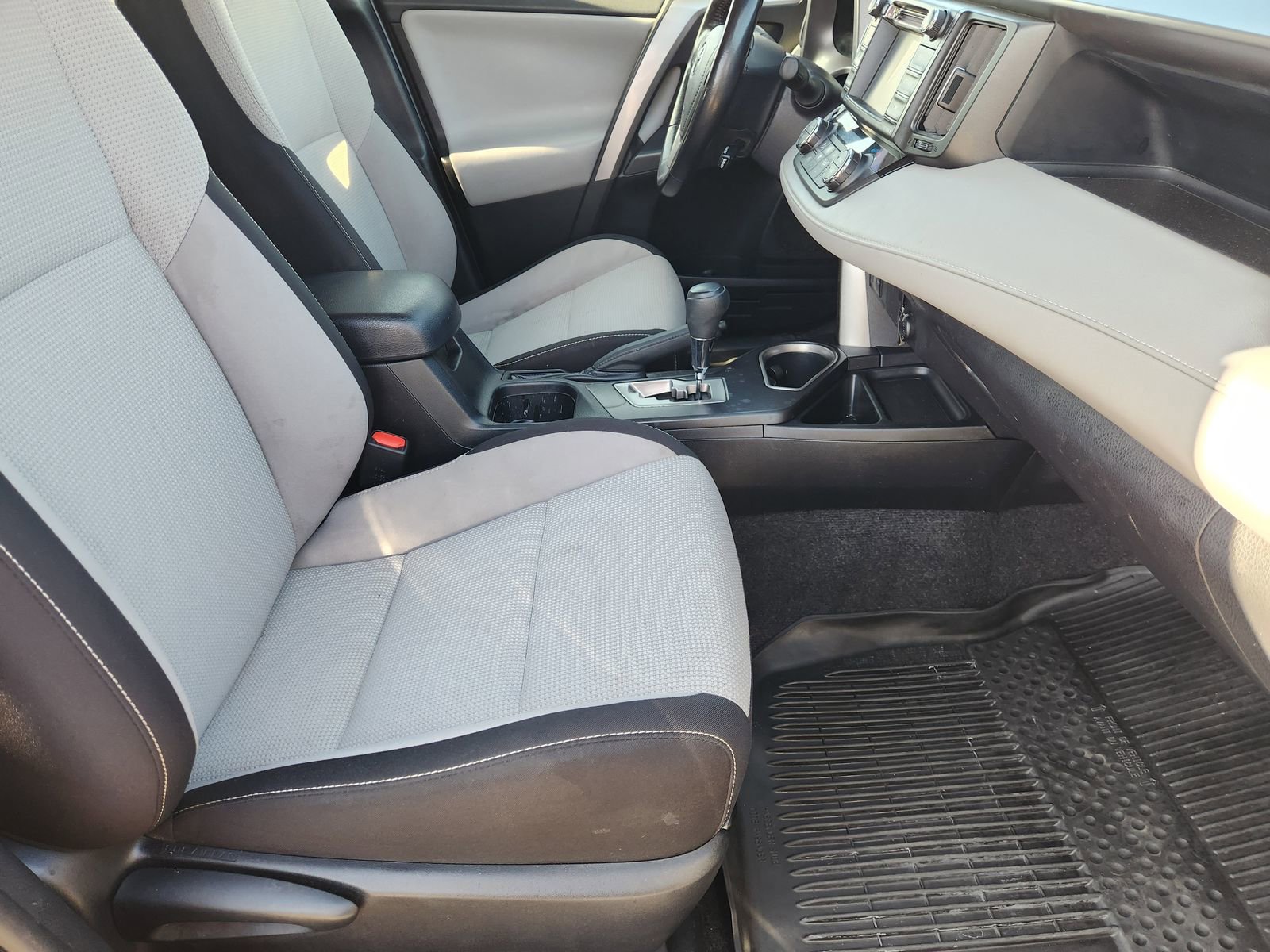 Used 2018 Toyota RAV4 XLE image 17