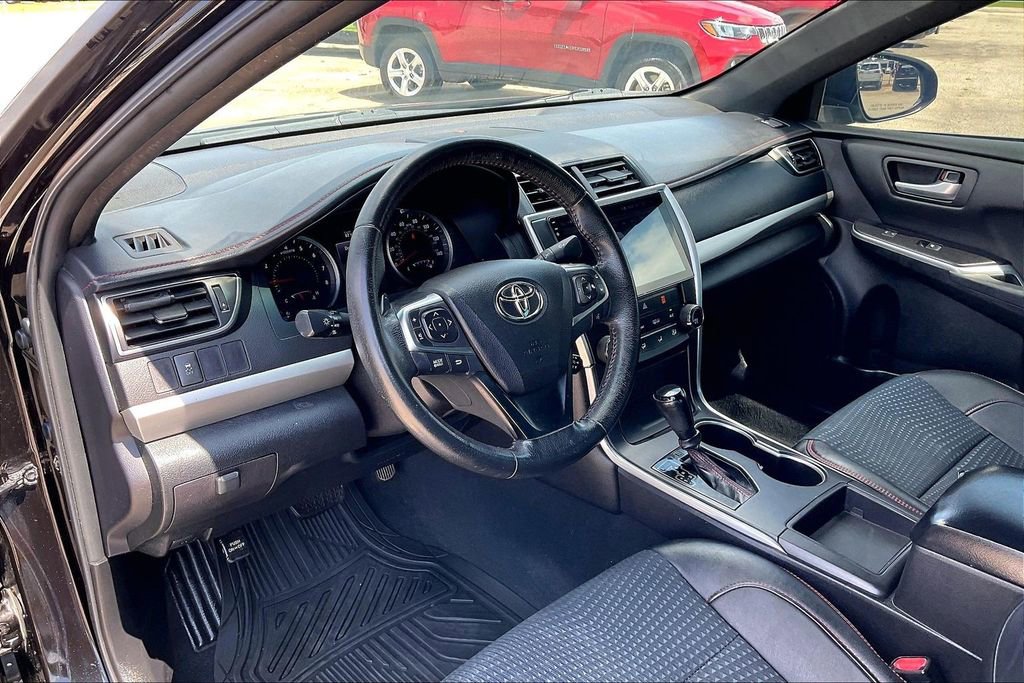 Used 2015 Toyota Camry SE FWD image 14