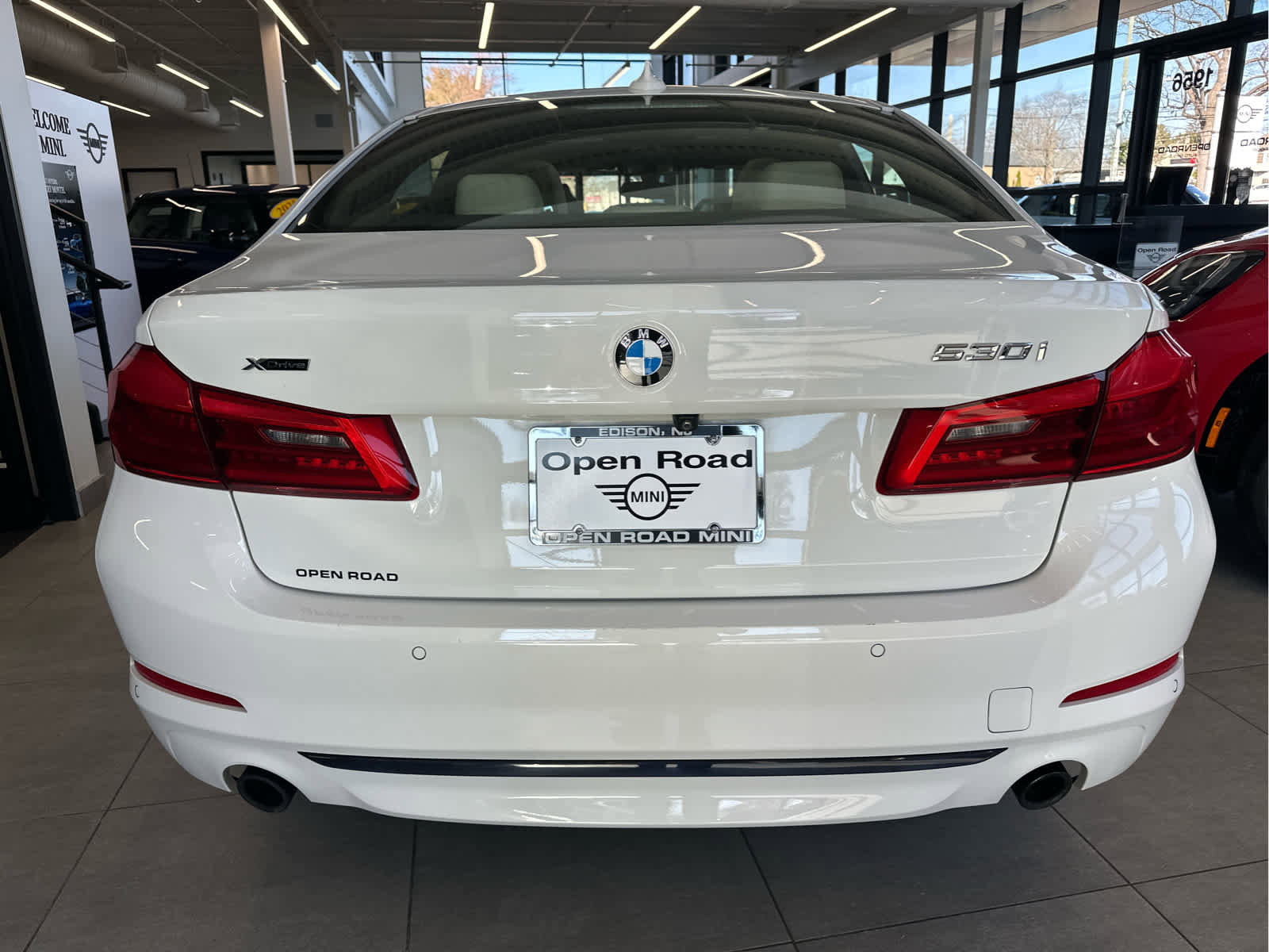 Used 2019 BMW 530i xDrive w/ Convenience Package image 9