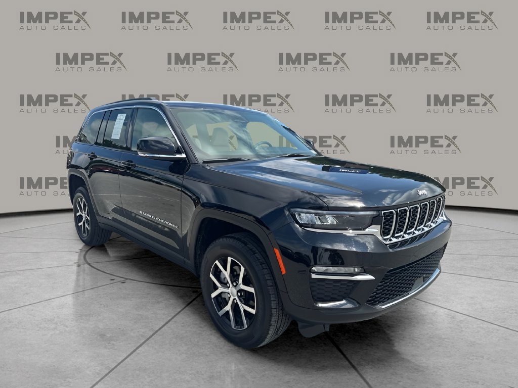 Used 2025 Jeep Grand Cherokee Limited AWD/4WD image 4