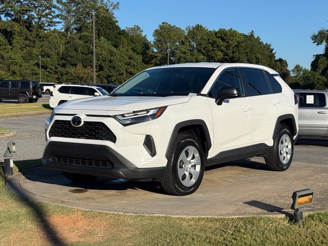 Used 2023 Toyota RAV4 LE FWD image 3
