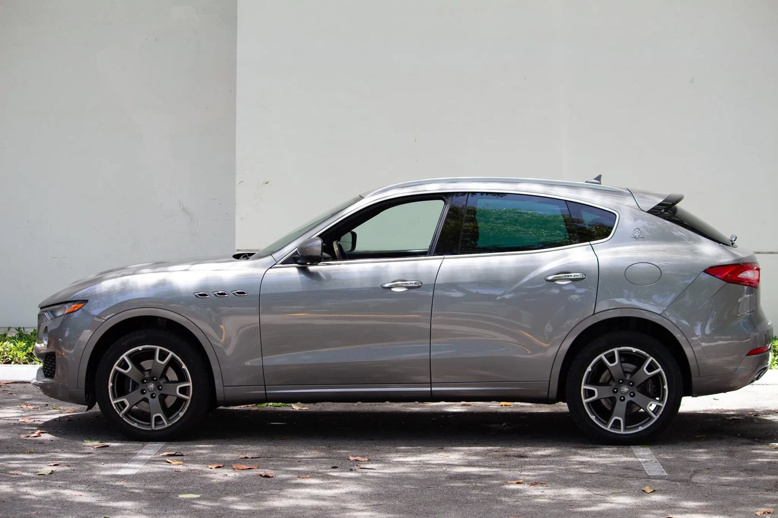 Used 2017 Maserati Levante w/ Luxury Package AWD/4WD image 5