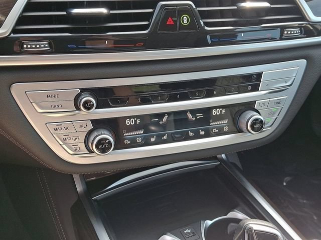 Used 2022 BMW 750i xDrive AWD/4WD image 19