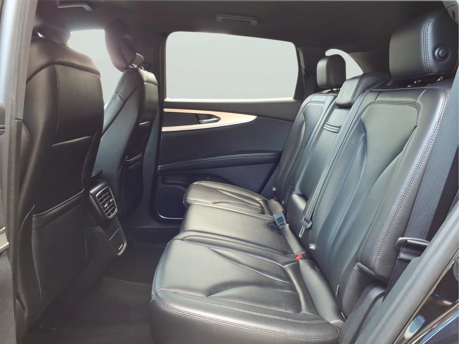 Used 2019 Lincoln Nautilus Premier AWD/4WD image 9