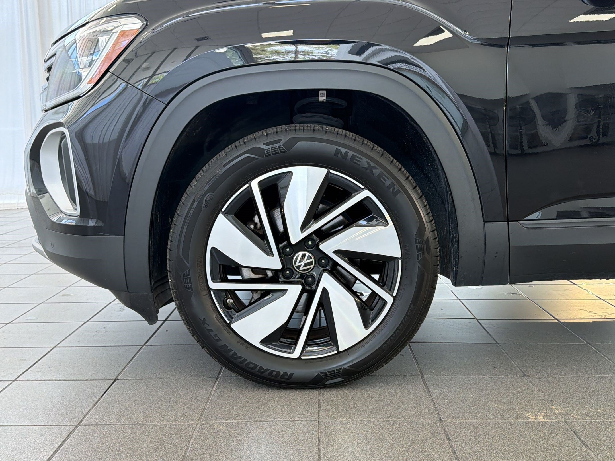 Used 2024 Volkswagen Atlas SE FWD image 13