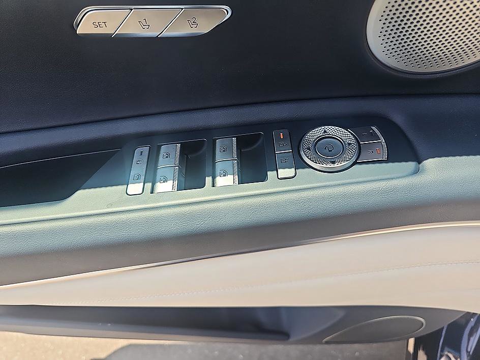 Used 2025 Genesis GV80 3.5T Prestige image 13