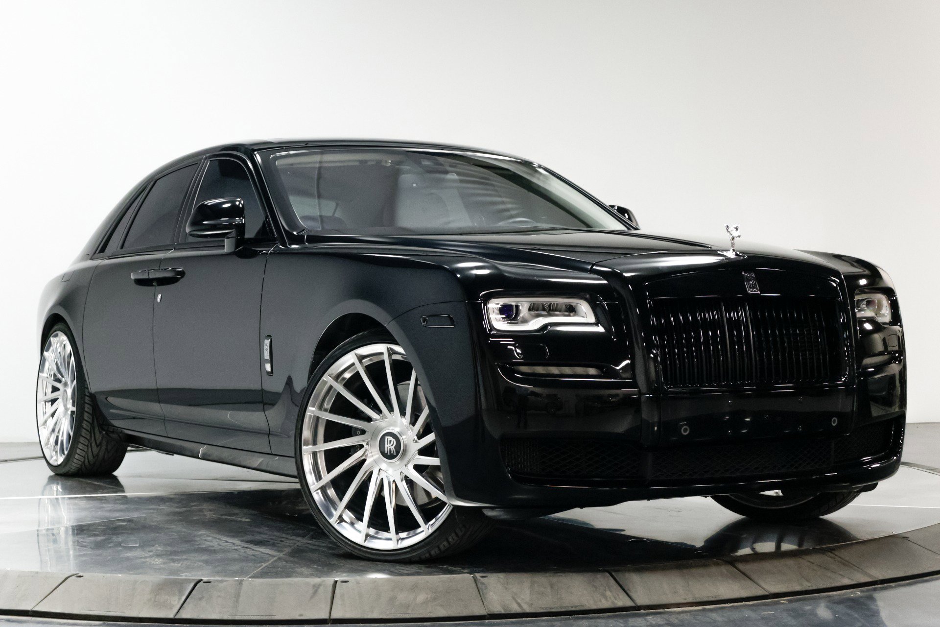 Used 2015 Rolls-Royce Ghost image 21