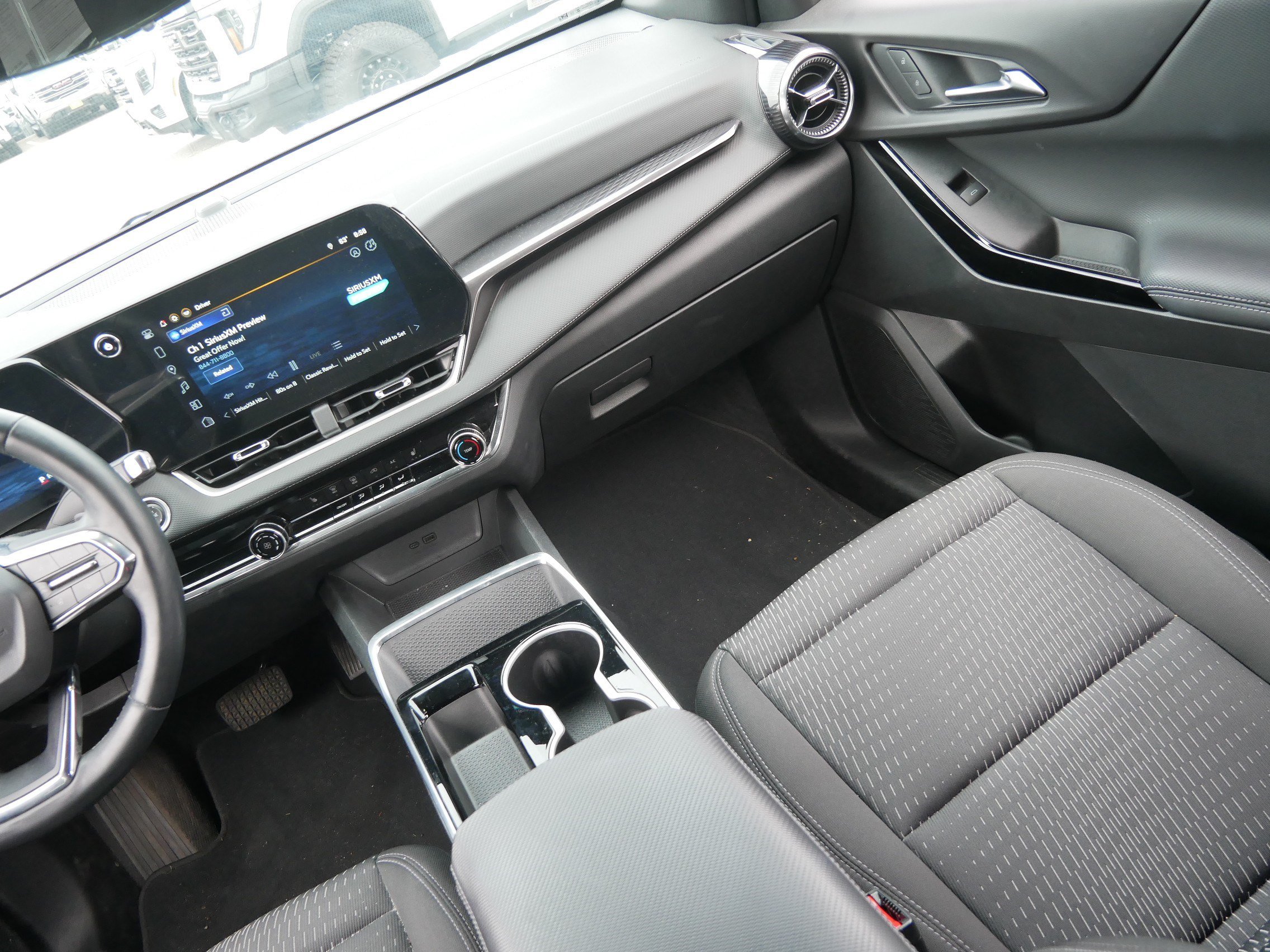 Used 2025 Chevrolet Equinox LT w/ Safety and Technology Package AWD/4WD image 11