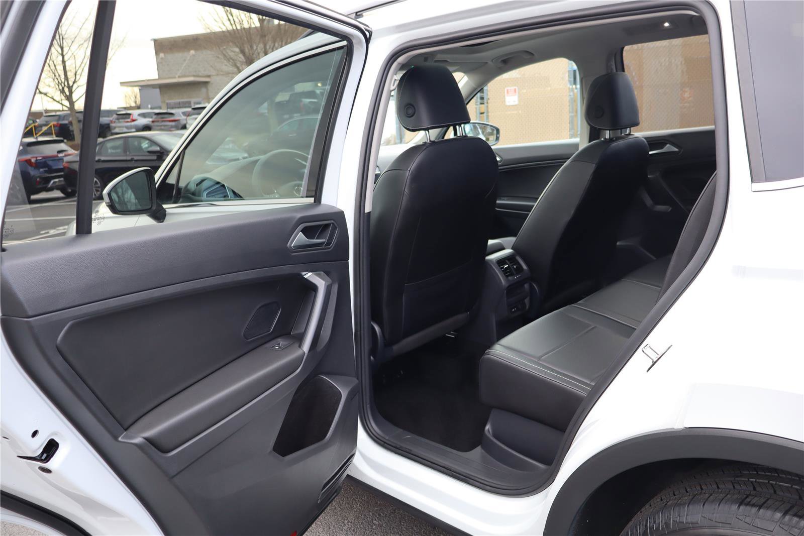Certified 2021 Volkswagen Tiguan SE w/ Panoramic Sunroof Package image 24