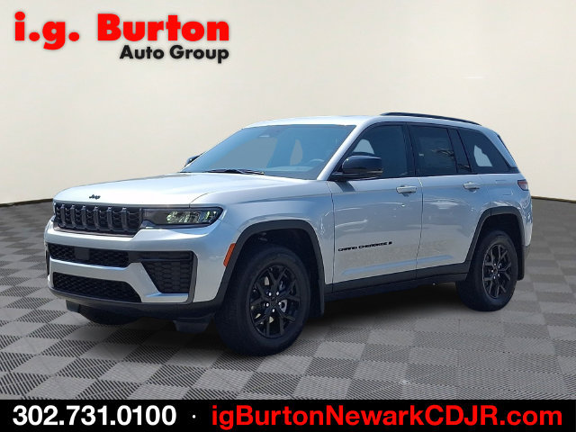 New 2026 Jeep Grand Cherokee Altitude AWD/4WD image 2