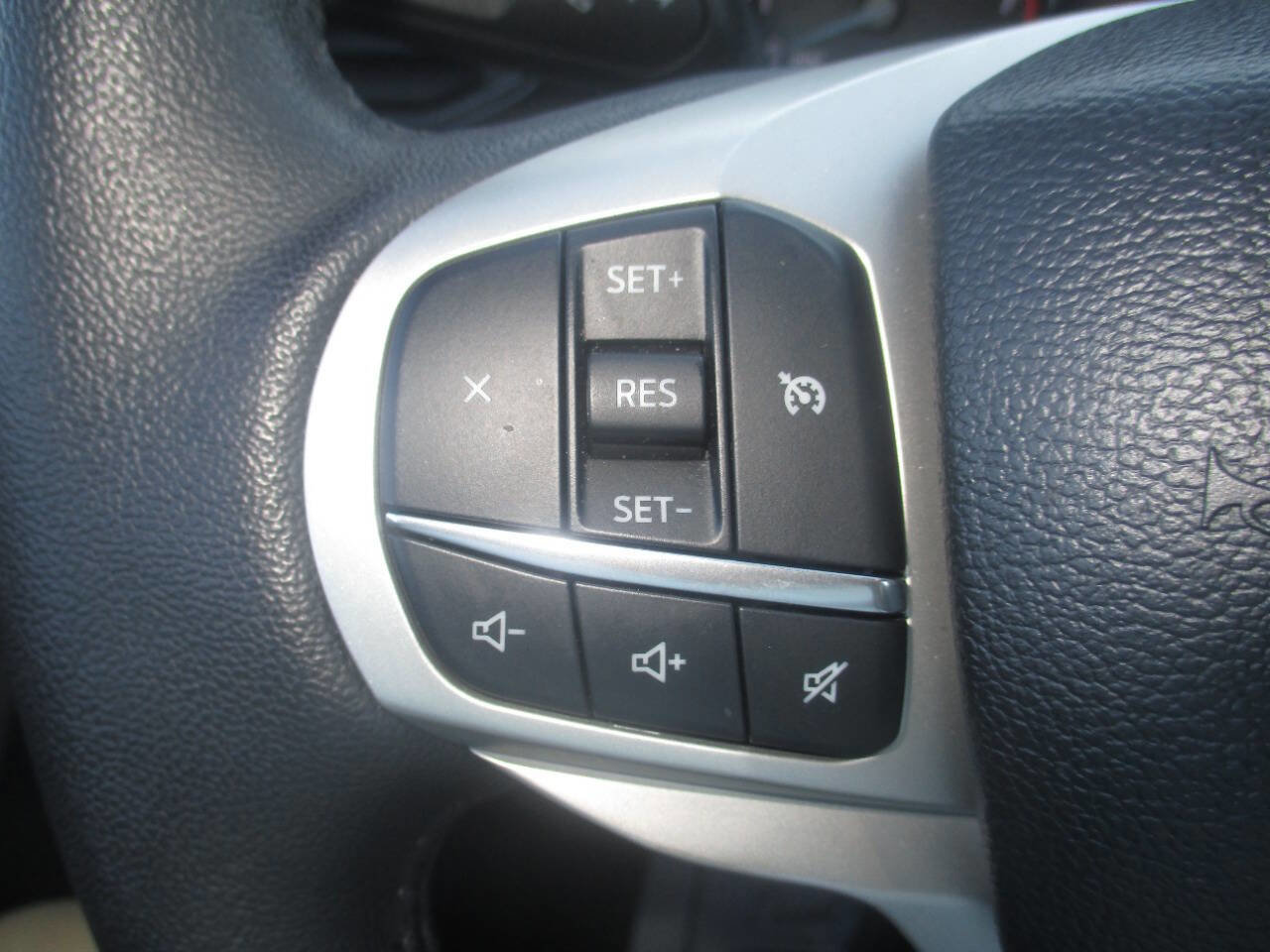 Used 2024 Ford Explorer XLT image 28
