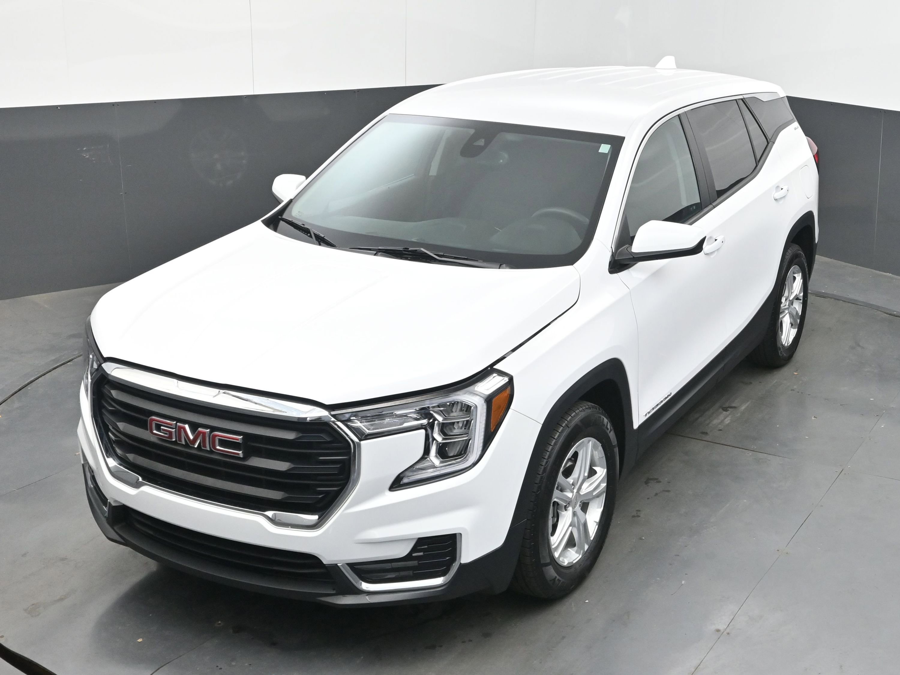 Used 2024 GMC Terrain SLE FWD image 33