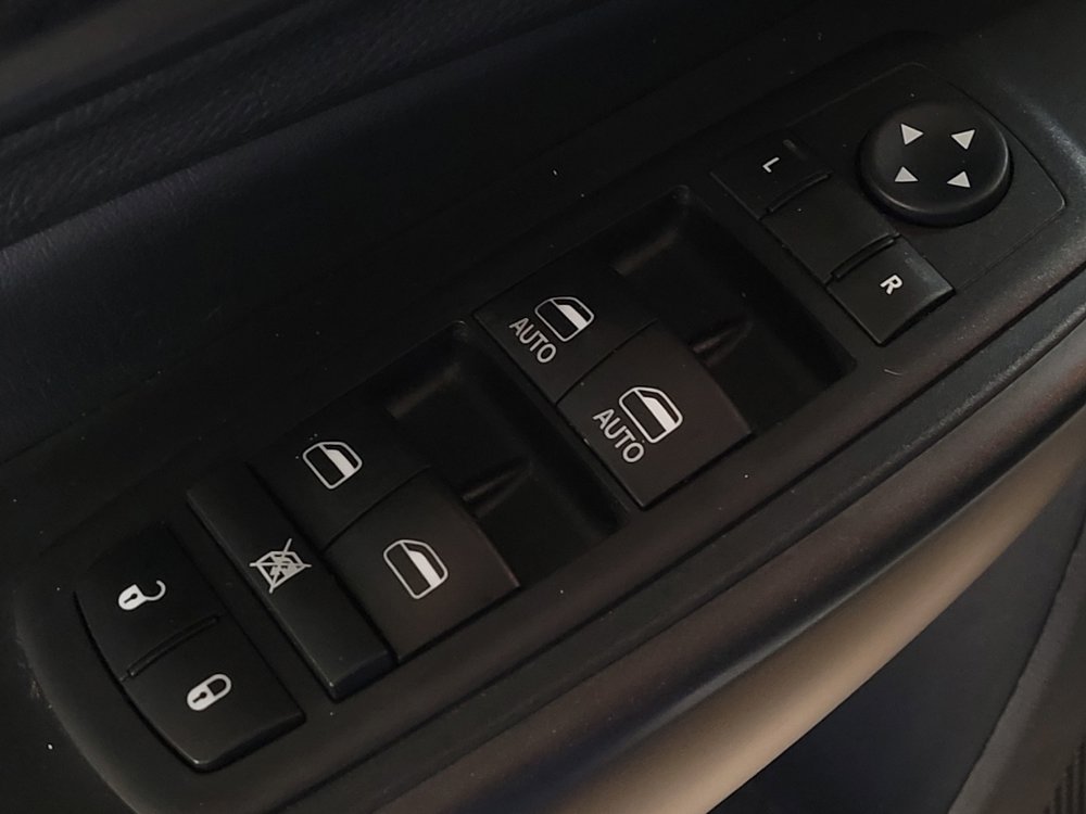 Used 2019 Jeep Cherokee Trailhawk w/ Comfort/Convenience Group AWD/4WD image 27