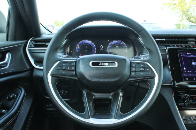 Used 2025 Jeep Grand Cherokee L Laredo AWD/4WD image 25