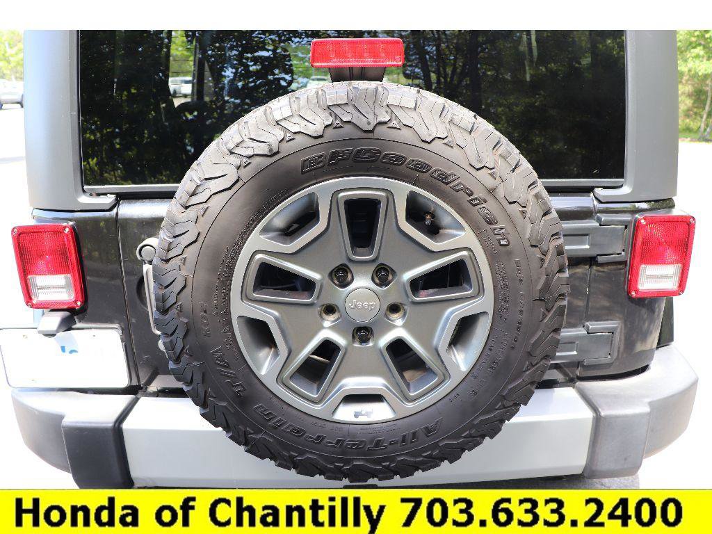 Used 2015 Jeep Wrangler Unlimited Sahara w/ Connectivity Group AWD/4WD image 26