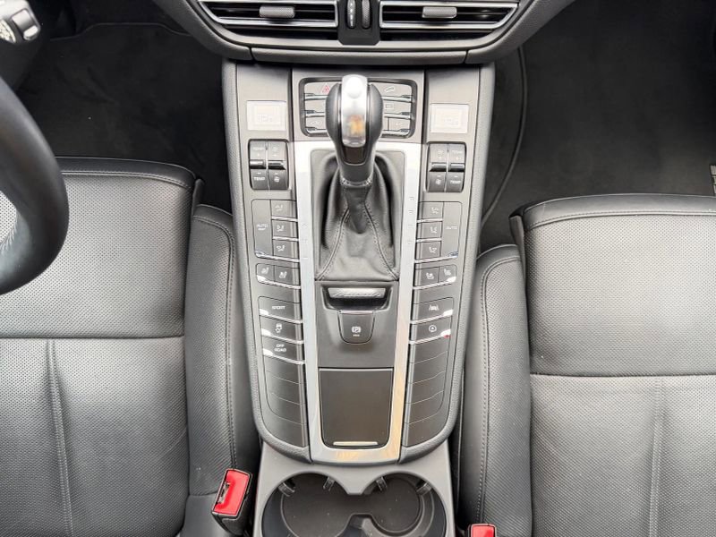 Used 2021 Porsche Macan AWD/4WD image 19