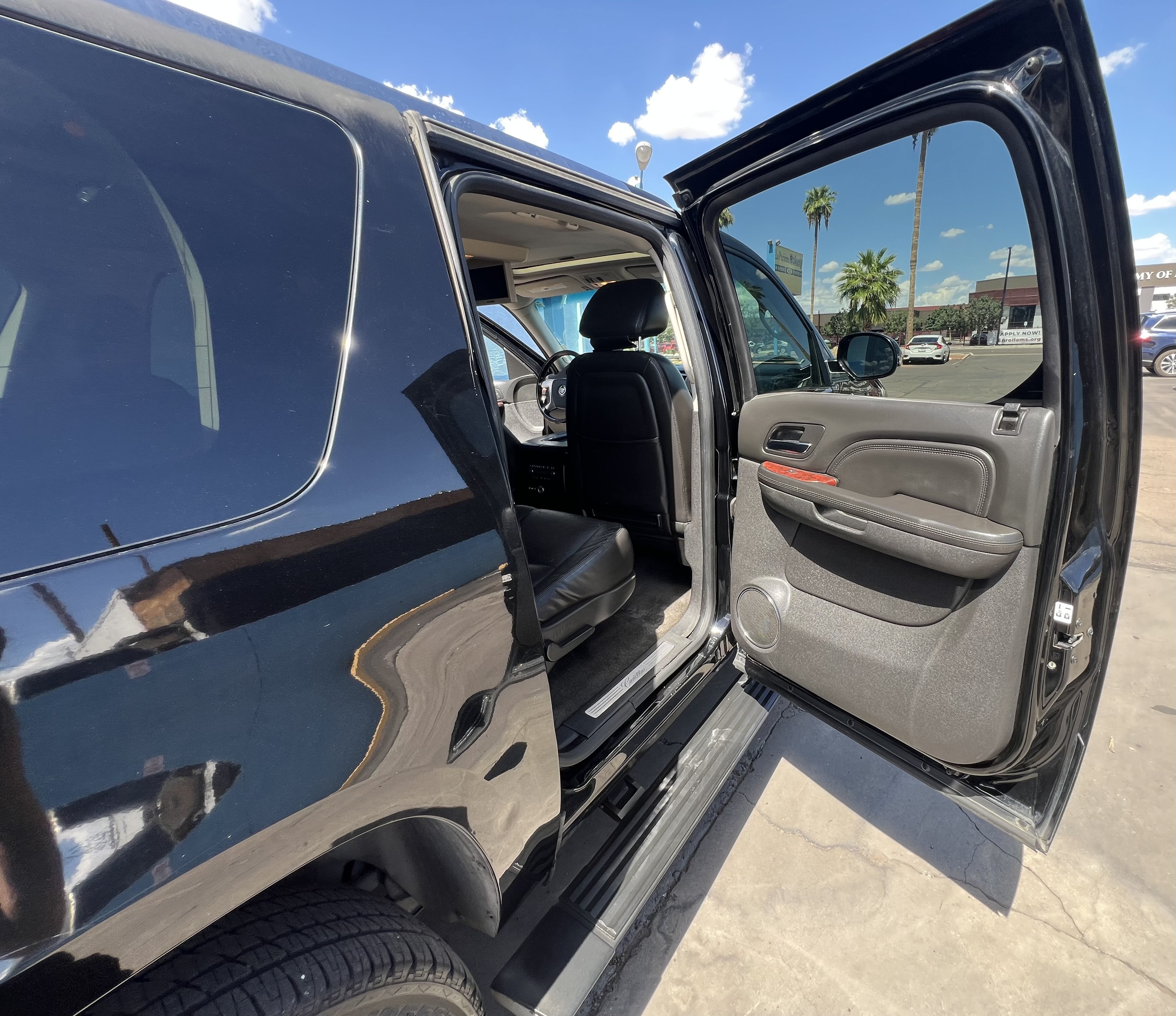 Used 2013 Cadillac Escalade ESV Premium AWD/4WD image 22