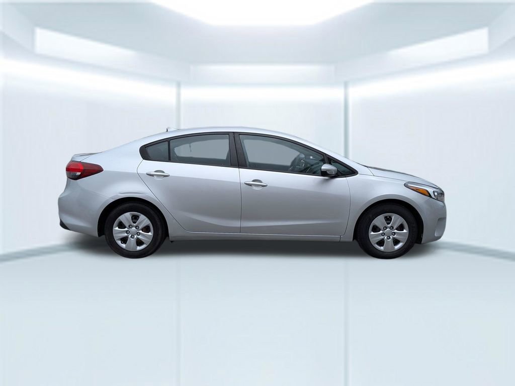 Used 2017 Kia Forte LX FWD image 7