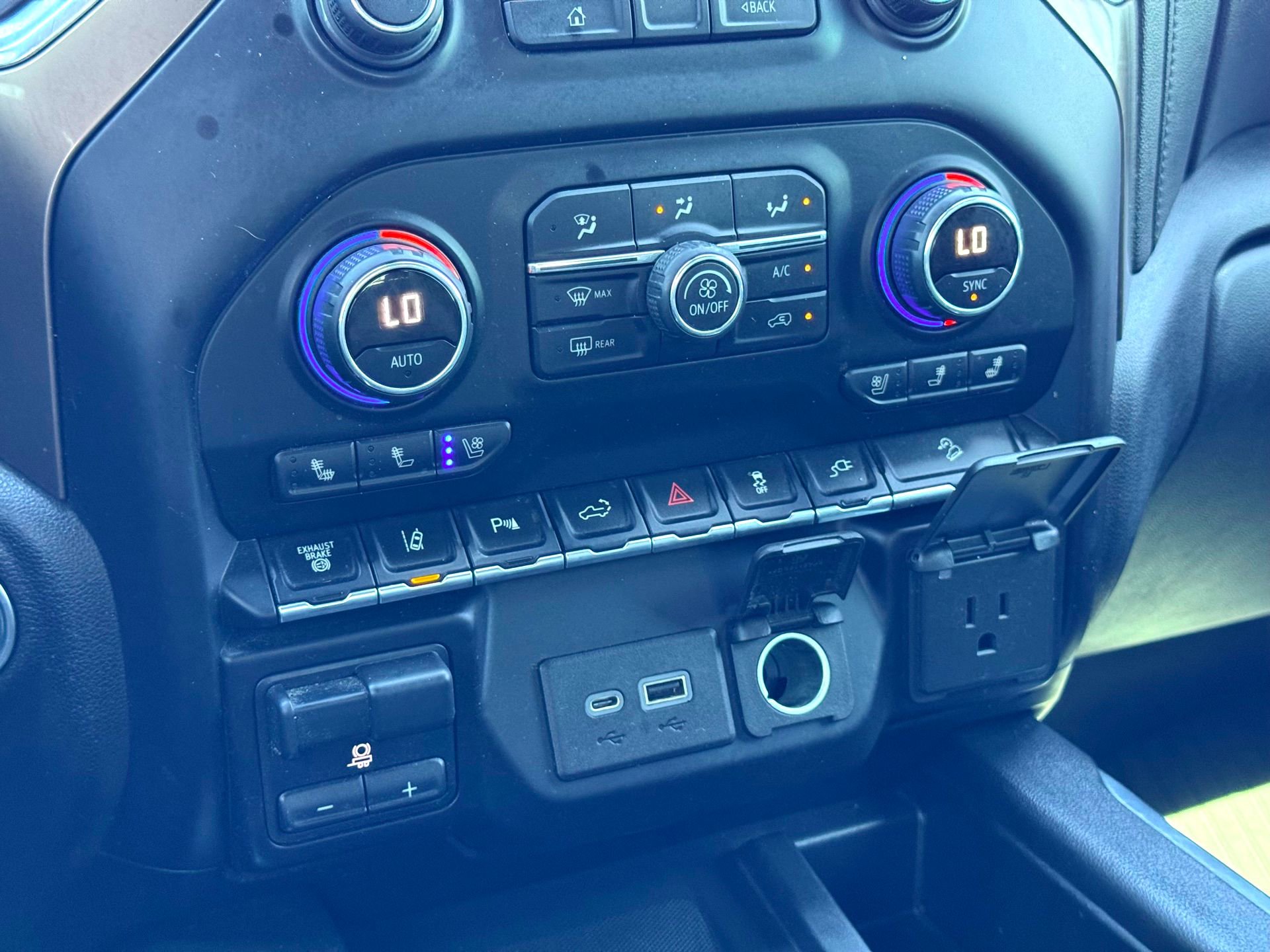 Used 2020 Chevrolet Silverado 2500 High Country w/ Z71 Off-Road Package image 29