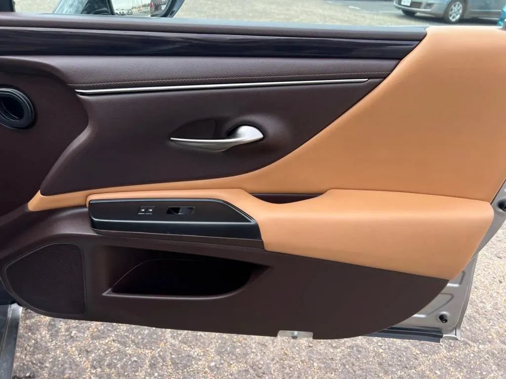 Used 2019 Lexus ES 350 w/ Premium Package FWD image 18