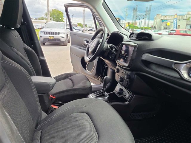 Used 2023 Jeep Renegade Latitude w/ Premium Group image 16