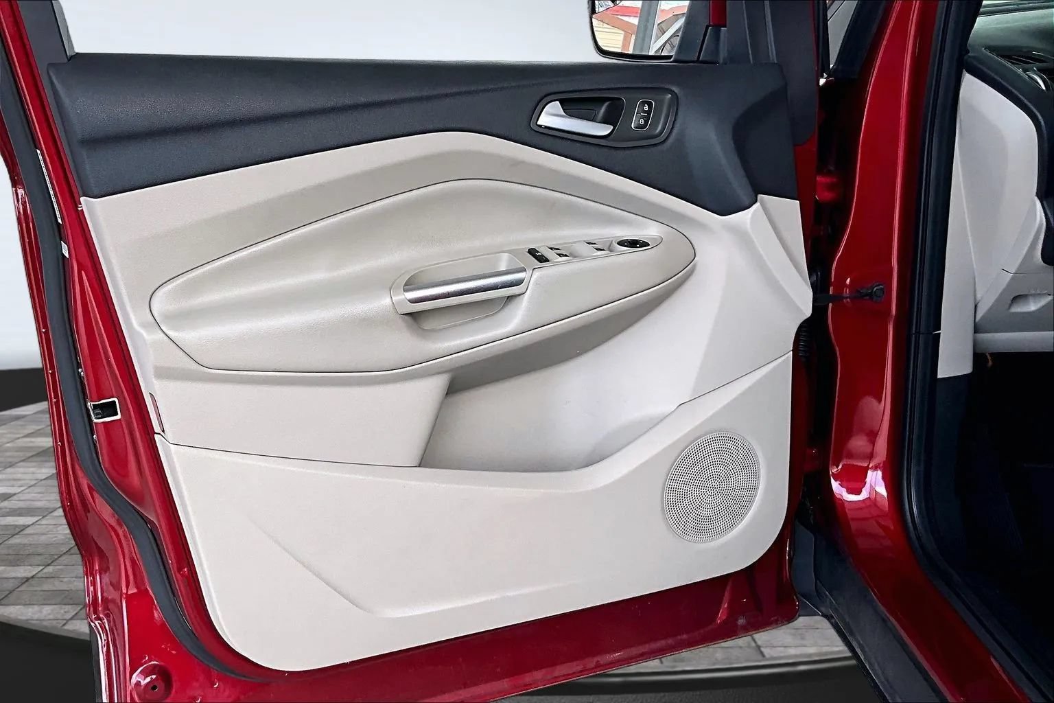 Used 2018 Ford Escape SEL FWD image 17