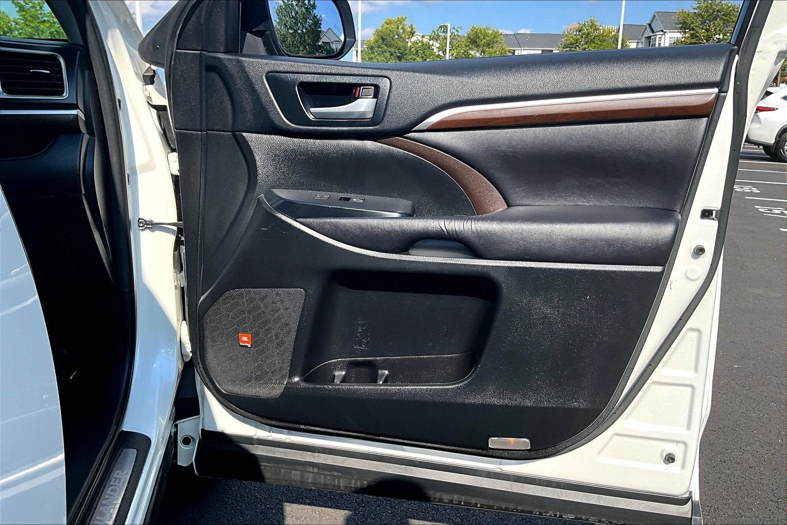 Used 2016 Toyota Highlander Limited AWD/4WD image 23