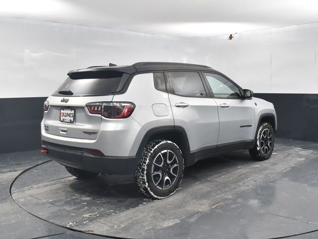 Used 2024 Jeep Compass Trailhawk image 9