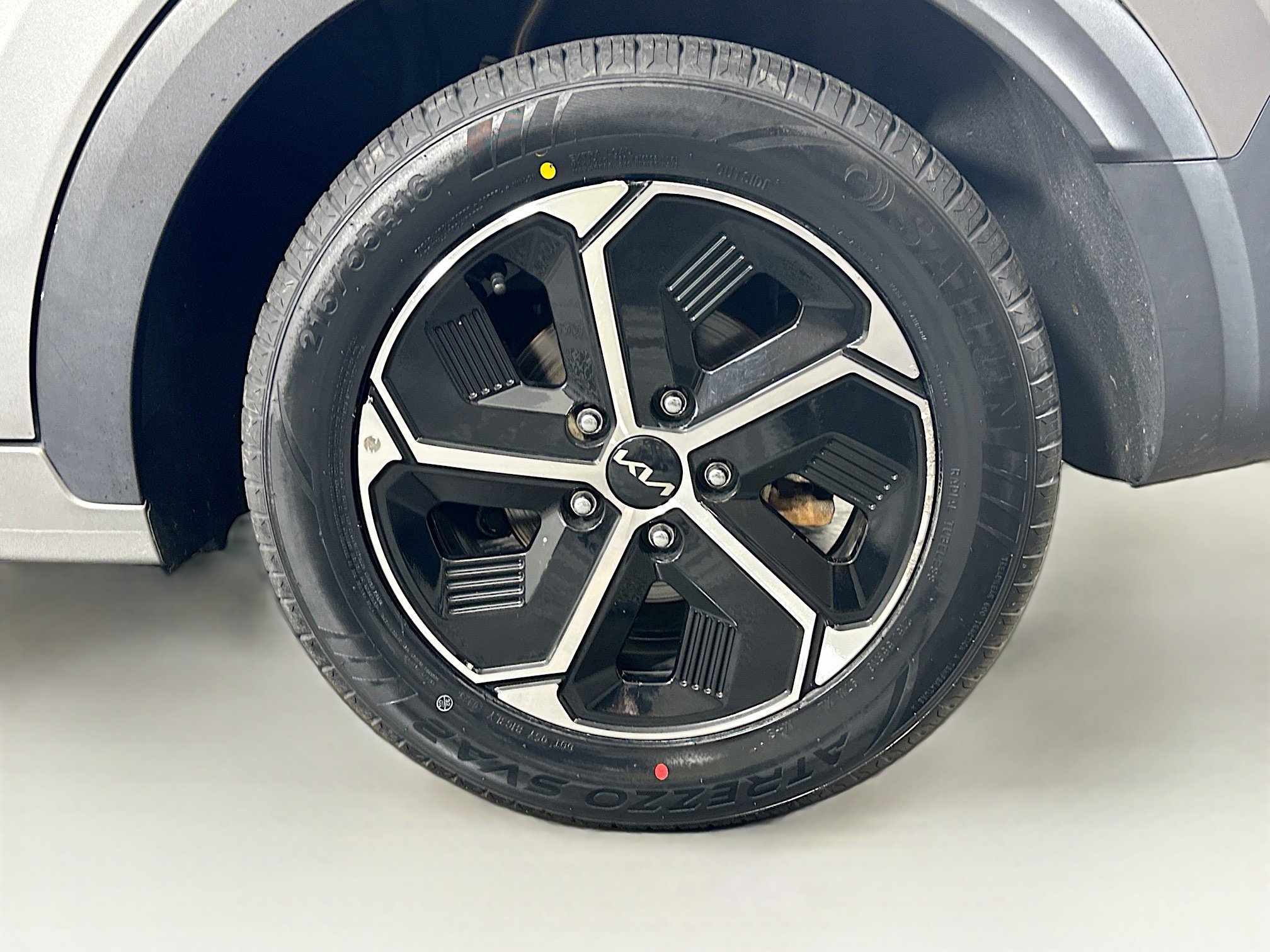 Used 2023 Kia Niro EX image 11