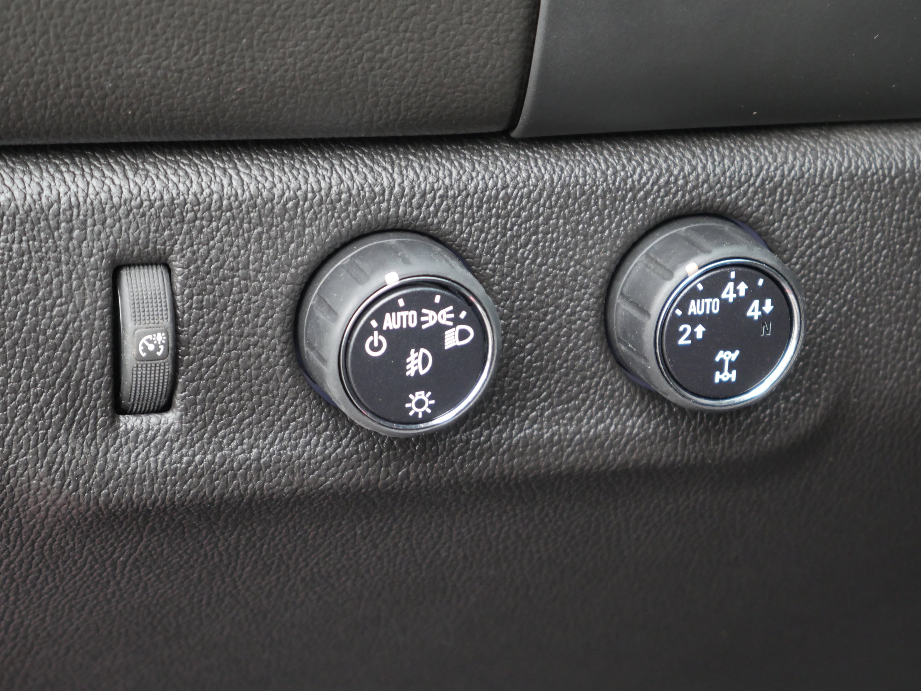 Used 2015 GMC Canyon SLT image 5