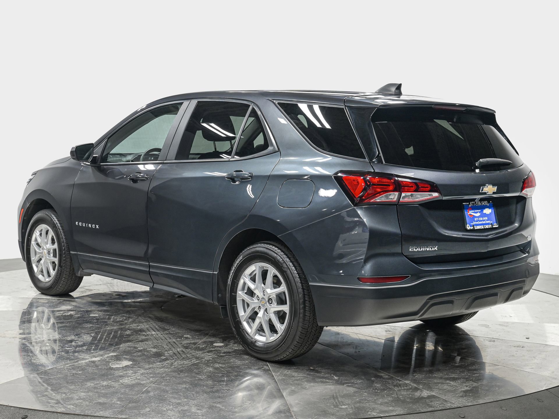 Used 2022 Chevrolet Equinox LS w/ LS Convenience Package image 4